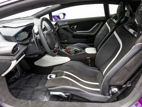 Used 2024 Lamborghini Huracan Tecnica RWD image 11