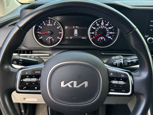 Used 2023 Kia Carnival LX FWD image 24