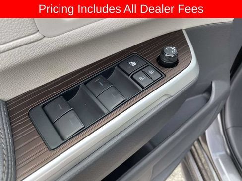Used 2023 Toyota Sienna XLE FWD image 22