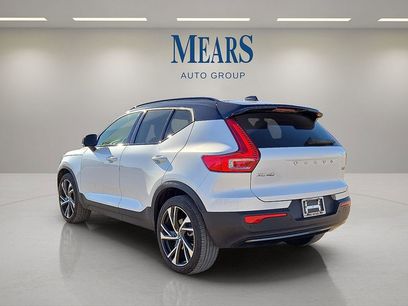 Certified 2022 Volvo XC40 T5 R-Design w/ Advanced Package