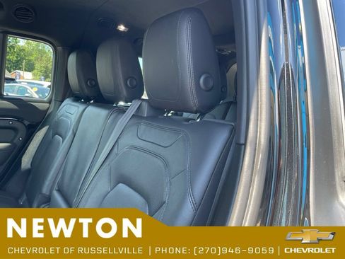 Used 2023 Land Rover Defender 130 SE AWD/4WD image 38