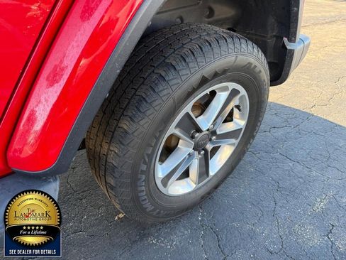 Used 2019 Jeep Wrangler Unlimited Sahara AWD/4WD image 19