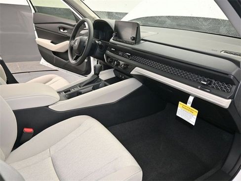 New 2025 Honda Accord SE image 18