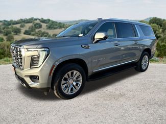 Used 2025 GMC Yukon XL Denali AWD/4WD video 3