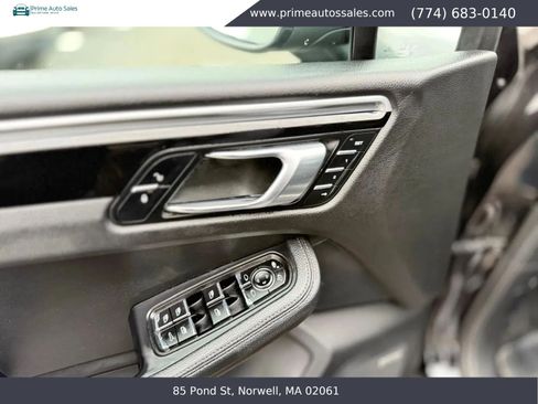 Used 2018 Porsche Macan S AWD/4WD image 32