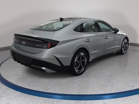 Used 2024 Hyundai Sonata SEL w/ Convenience Package image 5