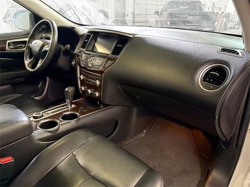 Used 2016 Nissan Pathfinder SL image 12