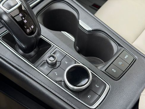 Used 2019 Cadillac XT4 Premium Luxury image 16