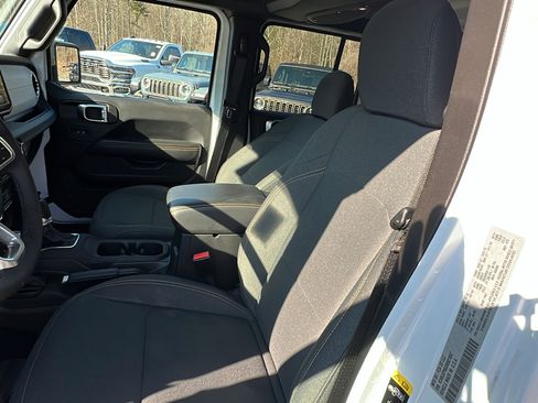 Used 2025 Jeep Wrangler Sahara 4xe image 17