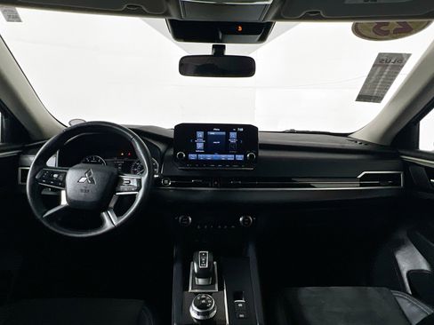 Used 2023 Mitsubishi Outlander SE image 29