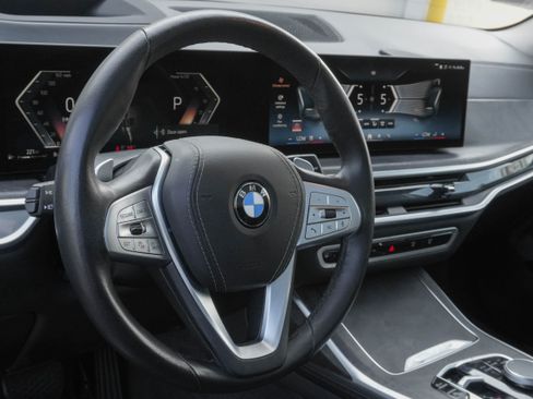Used 2025 BMW X7 xDrive40i w/ Premium Package AWD/4WD image 10