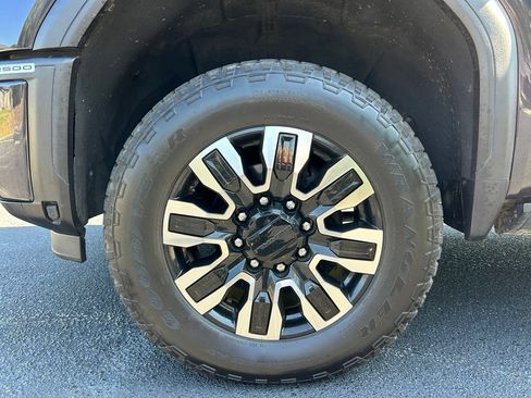 Used 2024 GMC Sierra 2500 Denali Ultimate AWD/4WD image 8