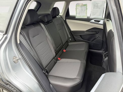Used 2025 Volkswagen Taos SE AWD/4WD image 24