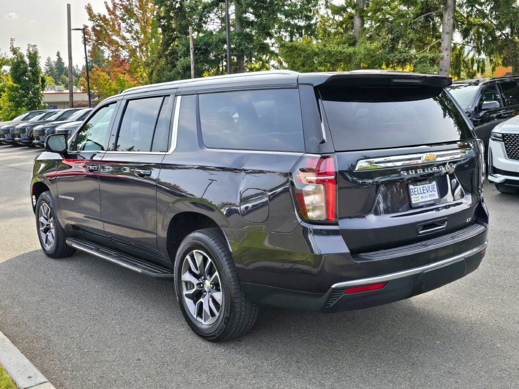 Used 2022 Chevrolet Suburban LT w/ Luxury Package AWD/4WD image 3