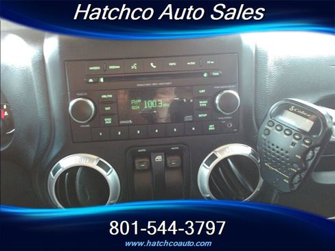 Used 2016 Jeep Wrangler Rubicon w/ Power Convenience Group image 17