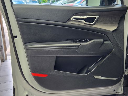 Used 2025 Hyundai Venue SEL FWD image 10