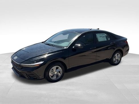 New 2026 Hyundai Elantra SE FWD image 5