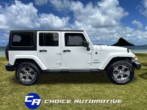 Used 2017 Jeep Wrangler Unlimited Sahara w/ Connectivity Group image 9