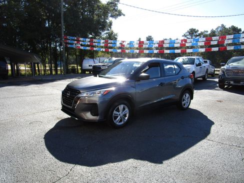 Used 2024 Nissan Kicks S image 3