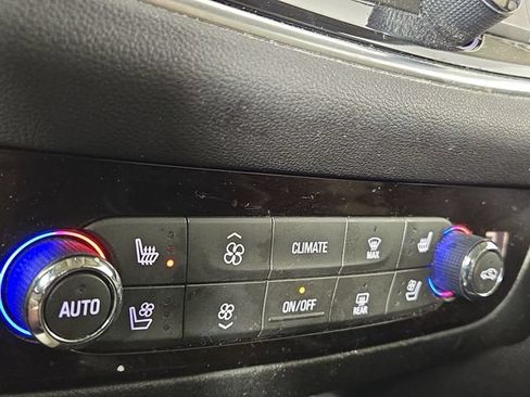 Used 2019 Buick Enclave Premium w/ Trailering Package, 5000 lbs. AWD/4WD image 21