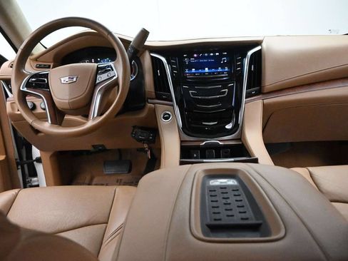 Used 2016 Cadillac Escalade Platinum AWD/4WD image 22