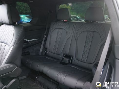 Used 2025 BMW X7 M60i AWD/4WD image 38