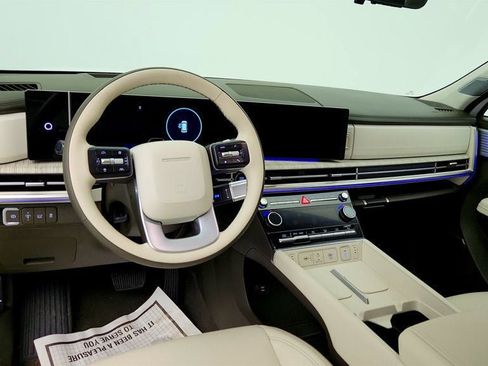 Used 2025 Hyundai Santa Fe Calligraphy AWD/4WD image 13