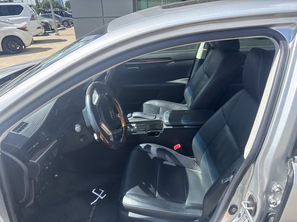 Used 2015 Lexus ES 350 w/ Luxury Package FWD image 1