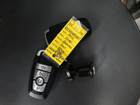 Used 2022 Ford Bronco Wildtrak image 16