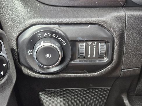 Used 2019 Jeep Wrangler Unlimited Sahara AWD/4WD image 24