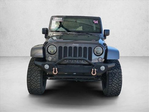 Used 2014 Jeep Wrangler Unlimited Sahara w/ Connectivity Group AWD/4WD image 2