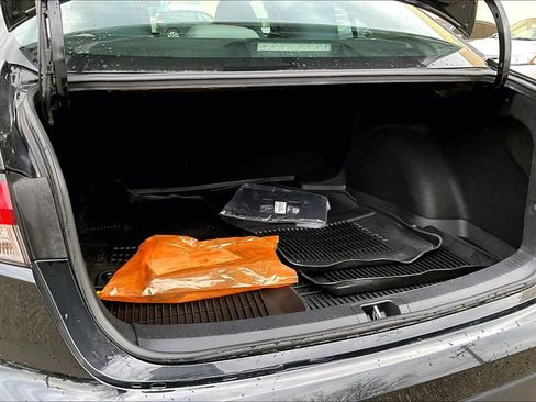 Used 2022 Toyota Corolla LE image 32