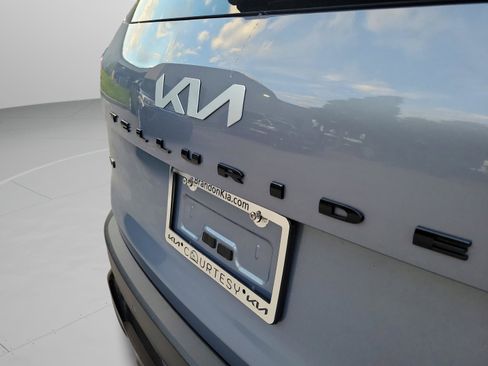 Certified 2022 Kia Telluride SX w/ Nightfall Edition Package AWD/4WD image 31