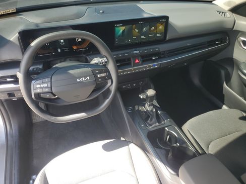 Used 2025 Kia K4 FWD image 14