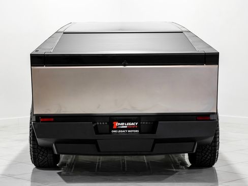Used 2024 Tesla Cybertruck AWD Crew Cab image 8