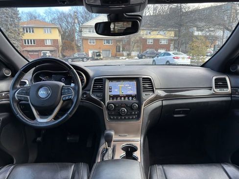 Used 2017 Jeep Grand Cherokee Overland w/ Jeep Active Safety Group image 34