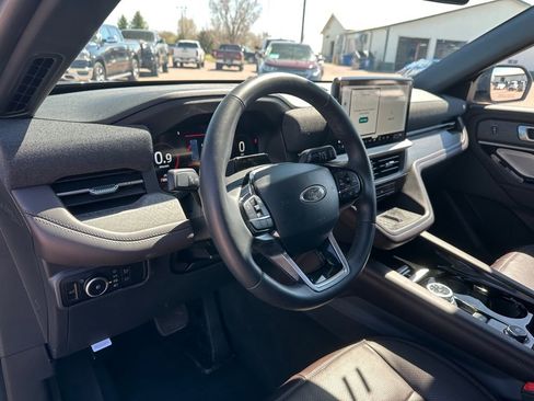Used 2025 Ford Explorer Platinum w/ LUX Leather Package image 12