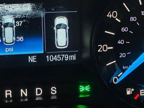 Used 2016 Ford Explorer XLT image 40