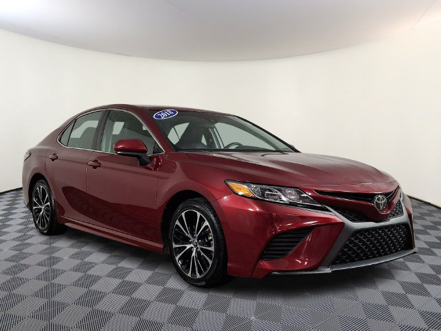 Used 2018 Toyota Camry SE FWD image 1