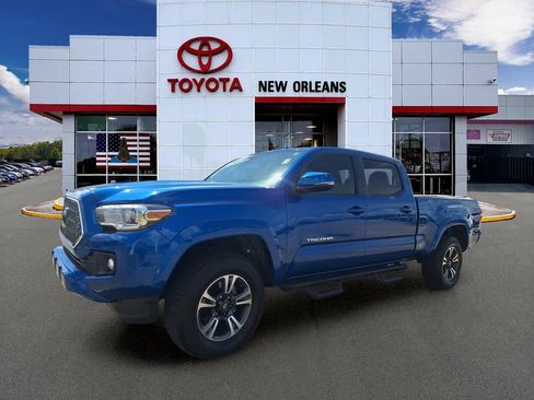 Used 2018 Toyota Tacoma TRD Sport AWD/4WD image 1