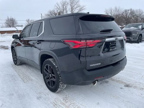 Used 2022 Chevrolet Traverse LS image 2