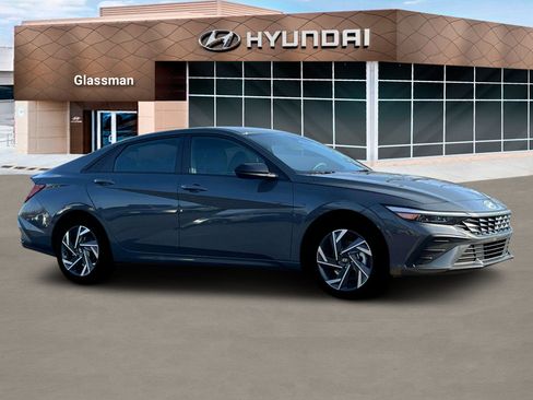 New 2025 Hyundai Elantra SEL image 10