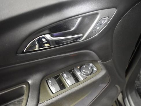 Used 2023 Chevrolet Equinox LT image 8