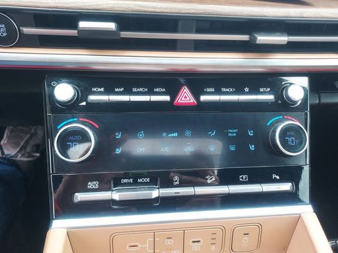 Used 2025 Hyundai Santa Fe Limited FWD image 15