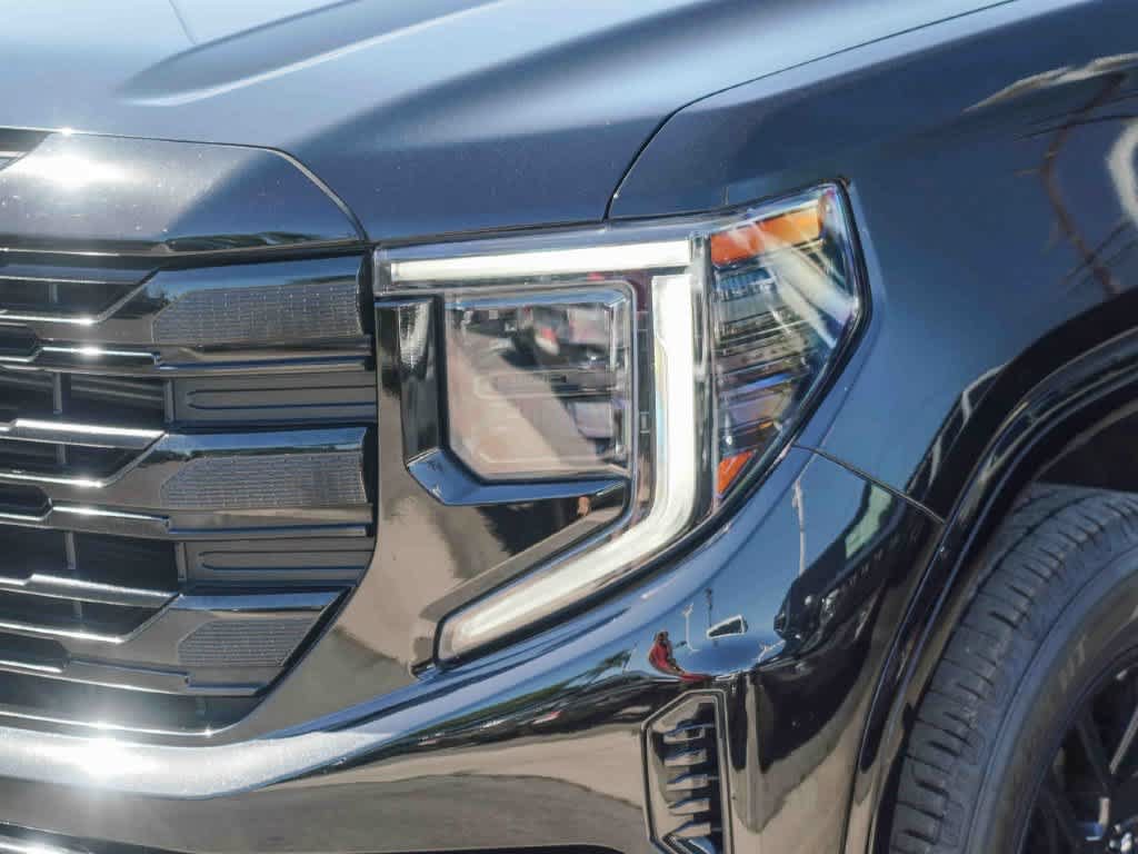 Used 2023 GMC Sierra 1500 Elevation w/ Preferred Package AWD/4WD image 8