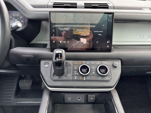 Certified 2022 Land Rover Defender 110 XS Edition image 14