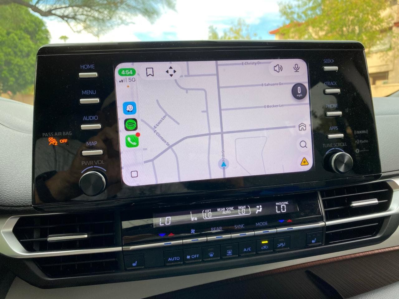 Used 2024 Toyota Sienna XLE FWD image 75