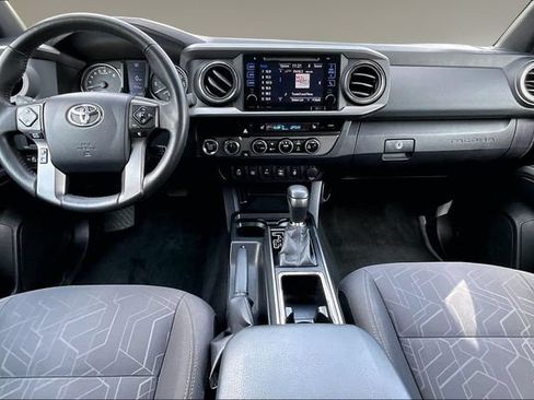 Used 2016 Toyota Tacoma TRD Sport w/ Premium & Technology Package AWD/4WD image 7