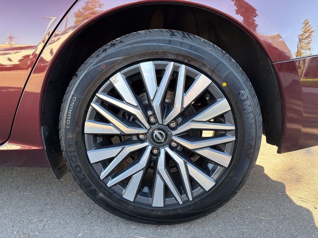 Used 2025 Nissan Altima 2.5 SV FWD image 34