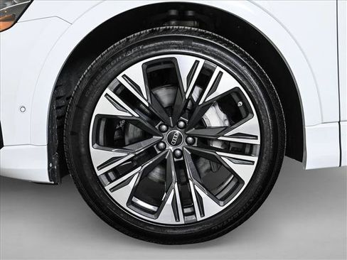 Certified 2026 Audi Q8 Prestige w/ Prestige Package AWD/4WD image 25